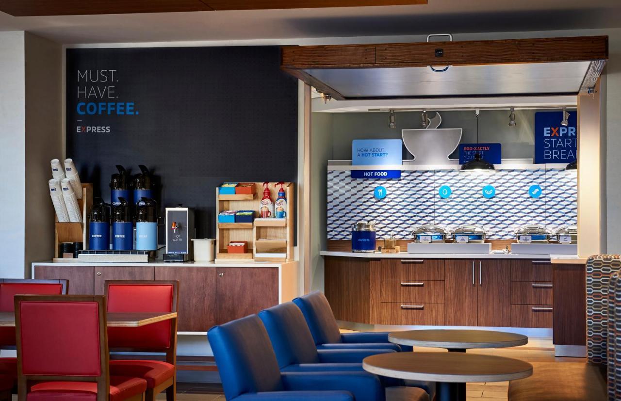 Holiday Inn Express & Suites Dayton East - Beavercreek By Ihg Extérieur photo