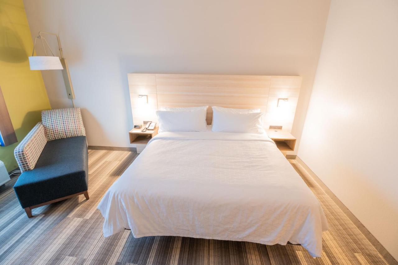 Holiday Inn Express & Suites Dayton East - Beavercreek By Ihg Extérieur photo