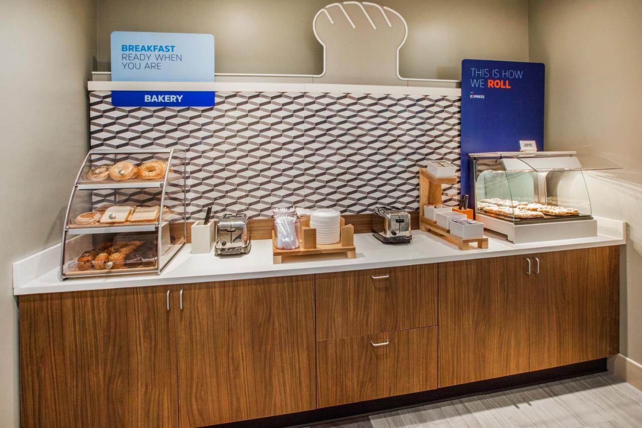 Holiday Inn Express & Suites Dayton East - Beavercreek By Ihg Extérieur photo