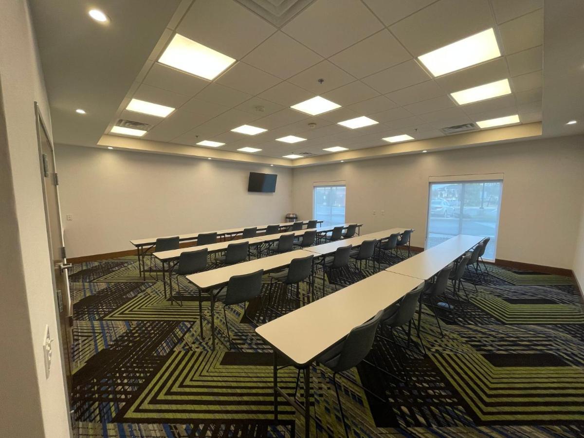 Holiday Inn Express & Suites Dayton East - Beavercreek By Ihg Extérieur photo